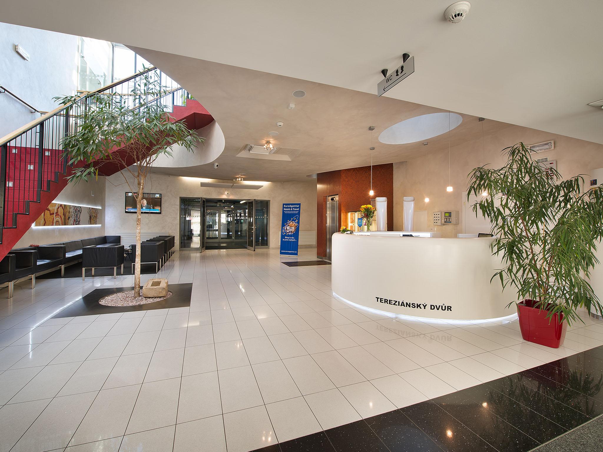 Ea Hotel Tereziansky Dvur Hradec Králové Extérieur photo