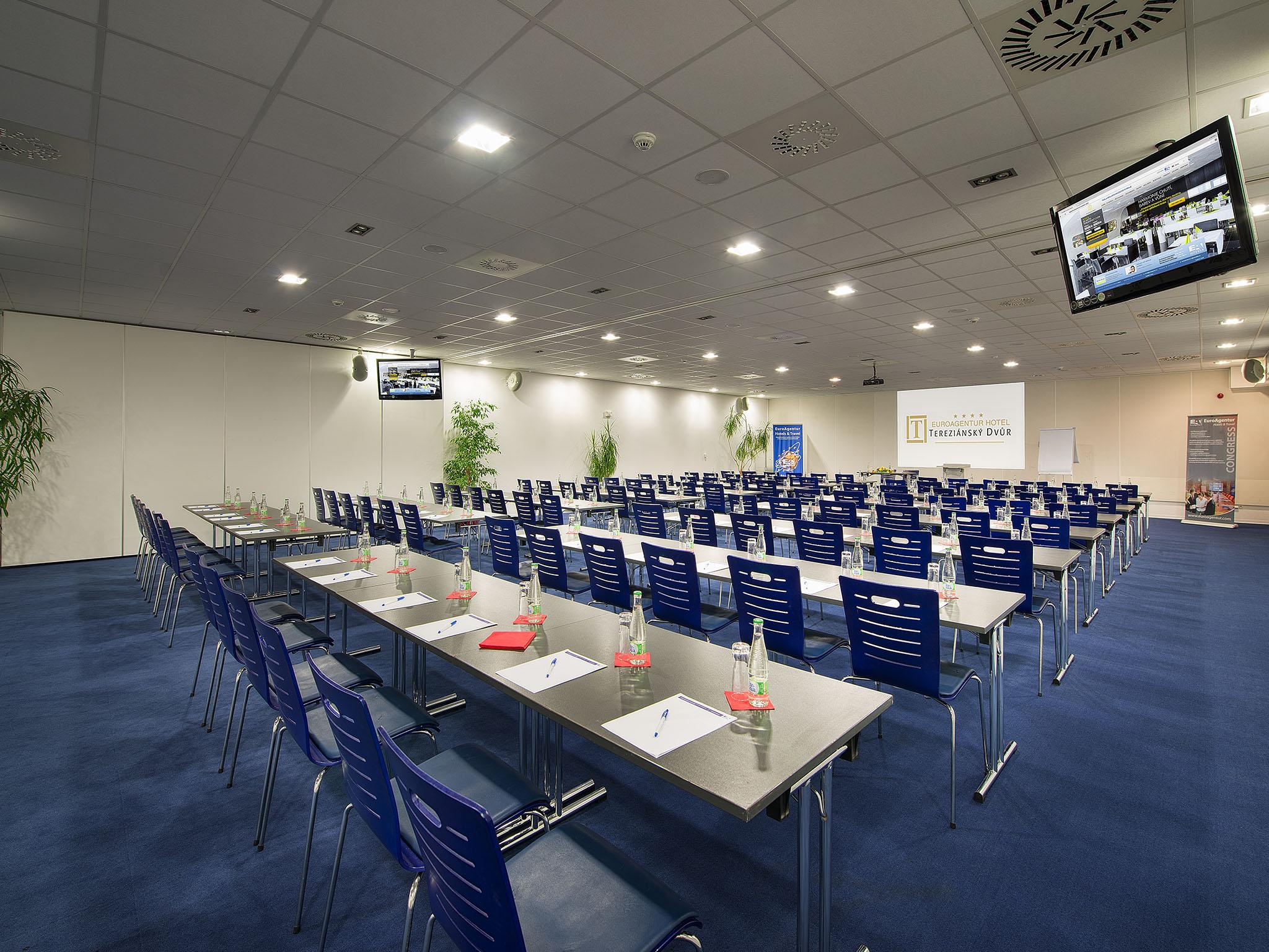 Ea Hotel Tereziansky Dvur Hradec Králové Extérieur photo