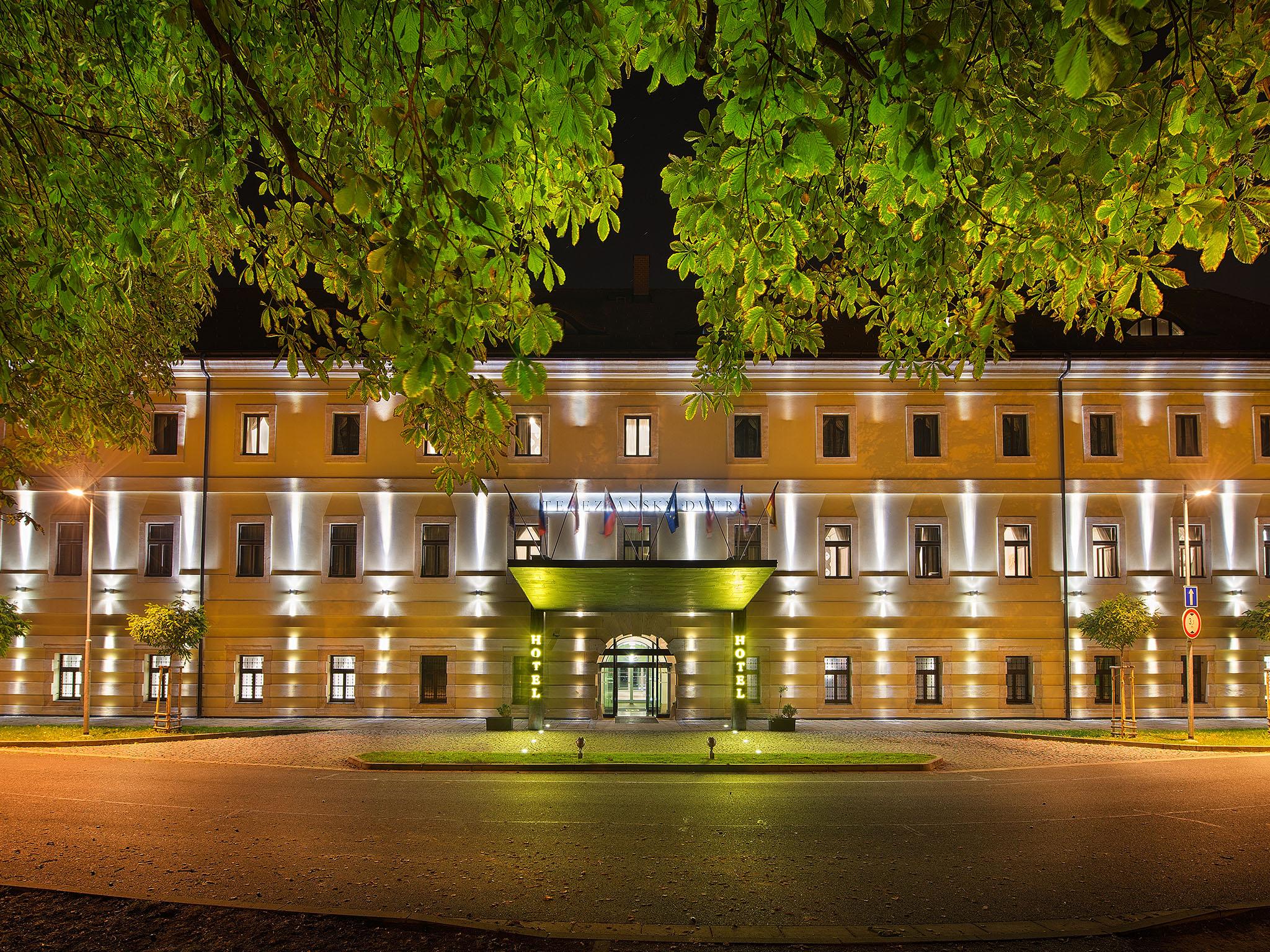 Ea Hotel Tereziansky Dvur Hradec Králové Extérieur photo