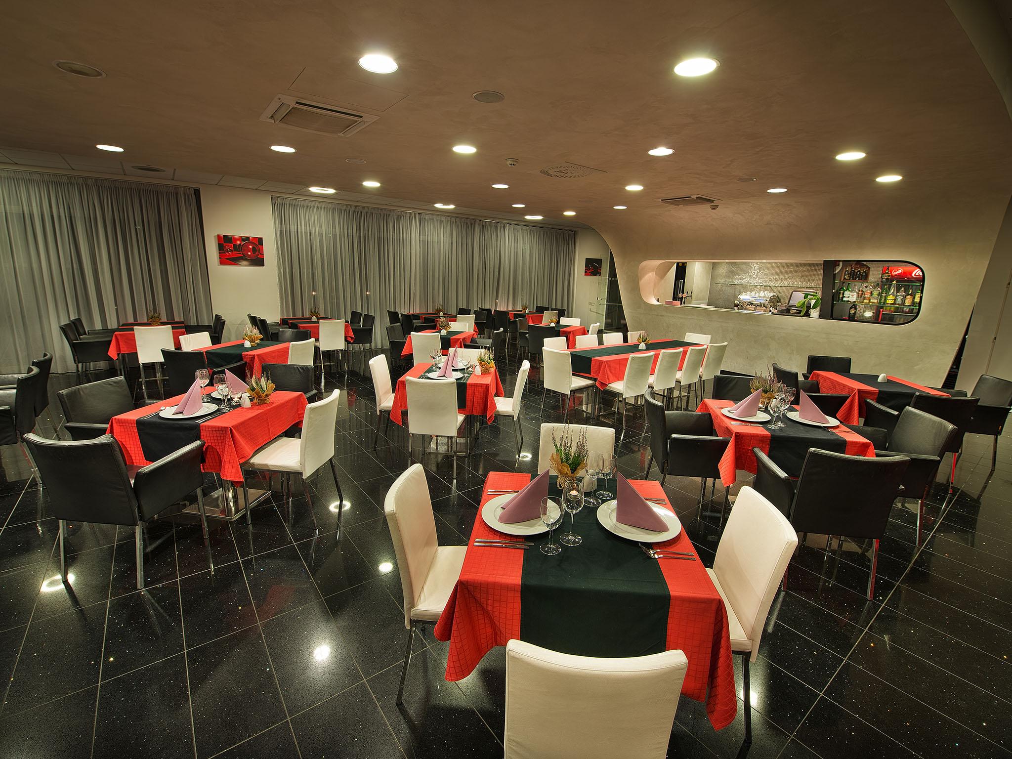 Ea Hotel Tereziansky Dvur Hradec Králové Extérieur photo