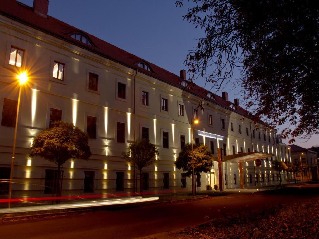 Ea Hotel Tereziansky Dvur Hradec Králové Extérieur photo